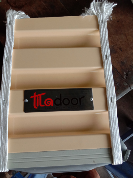 Cửa cuốn úc titadoor